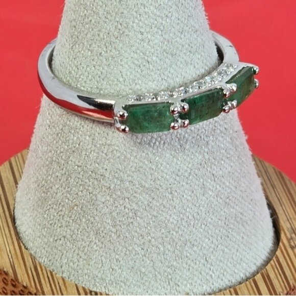925 Sterling Silver Ring with Natural Emerald Gem & Cz - Picture 5 of 7